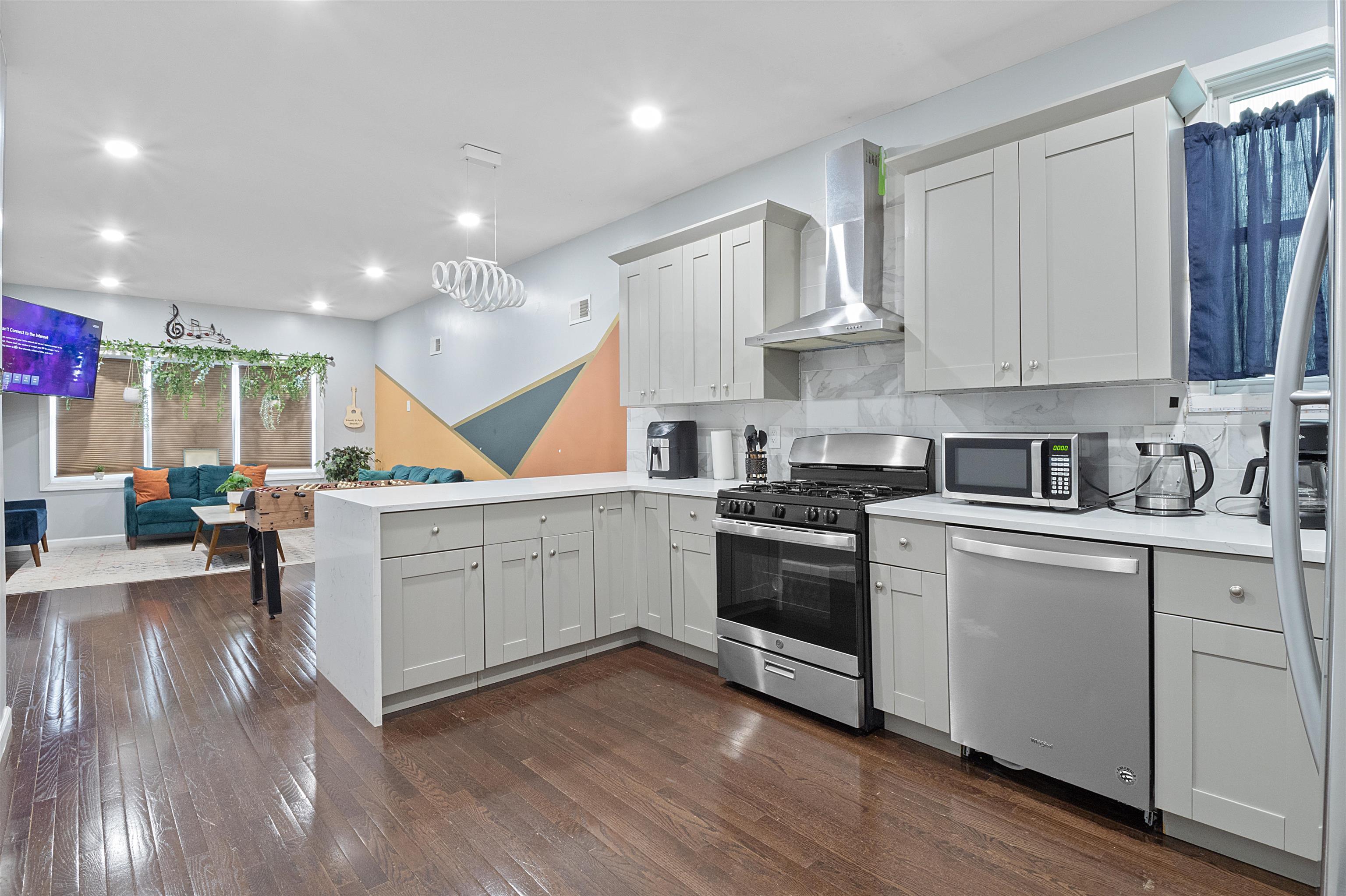 84 W 3rd St, Bayonne, NJ 07002 photo