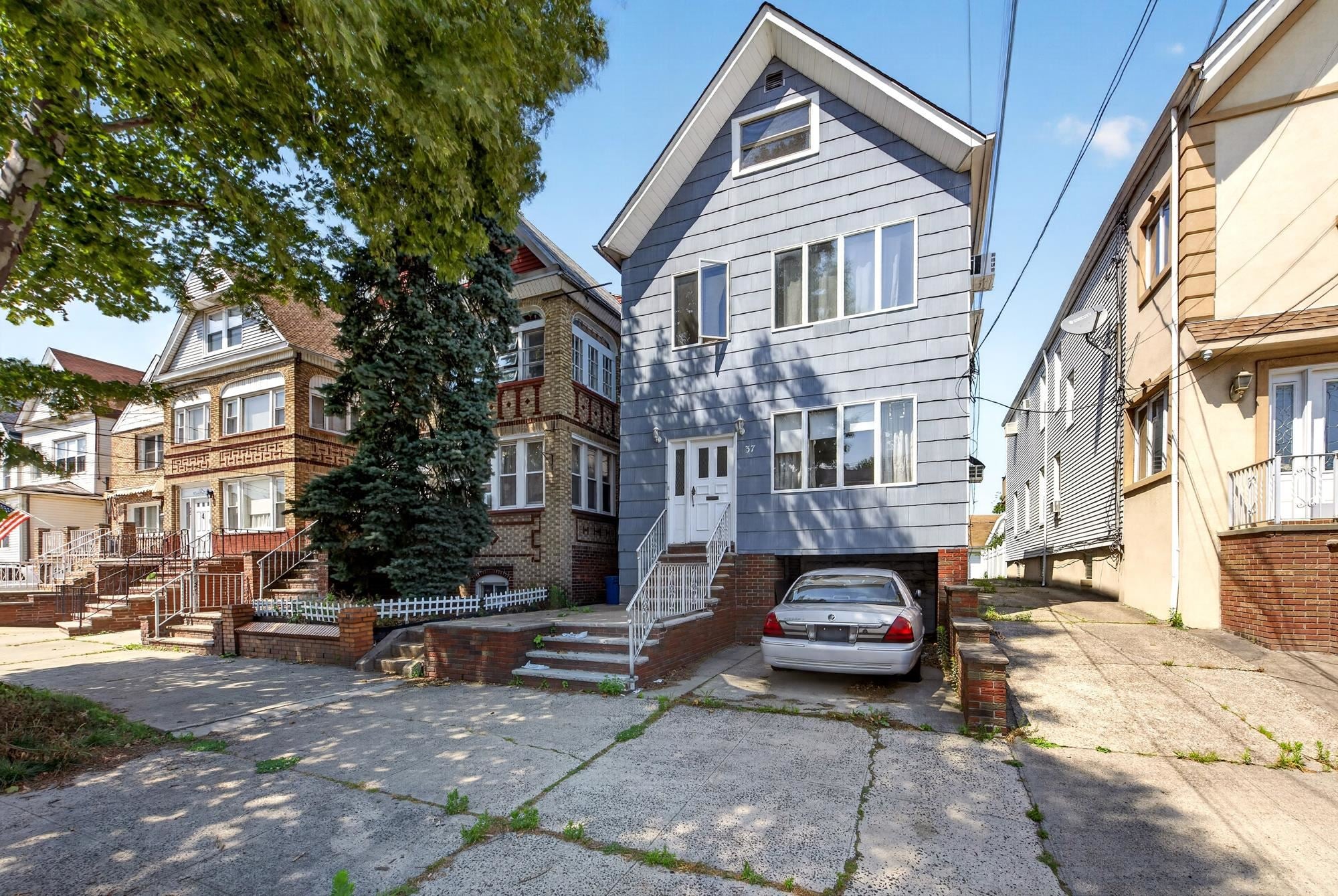 37 31st St, Bayonne, NJ 07002