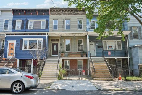 Single Family Residence in Jersey City, Bergen-Lafayett NJ 170 Claremont Ave.jpg