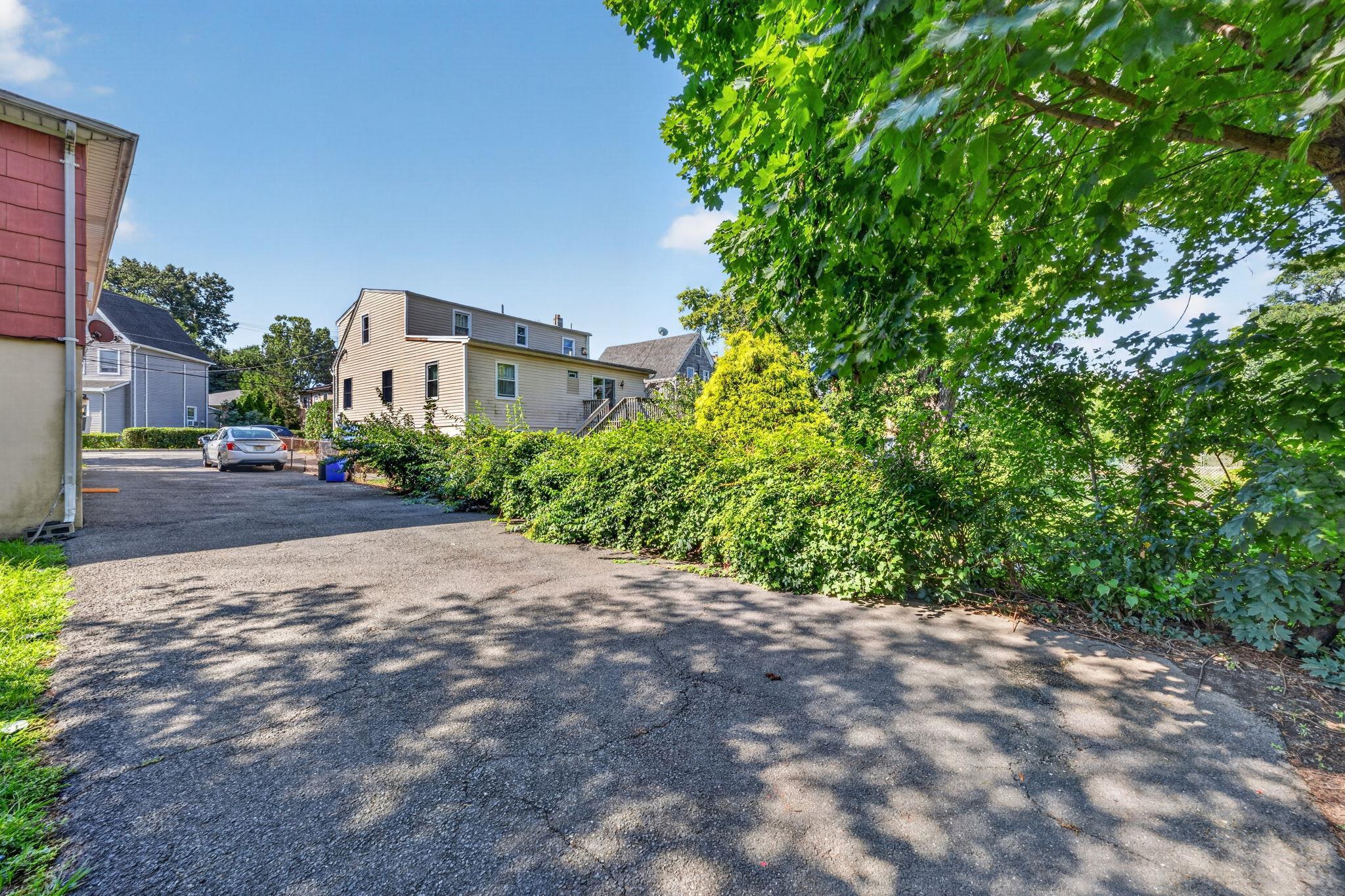 176 Meadow Ln, Secaucus, NJ 07094 photo
