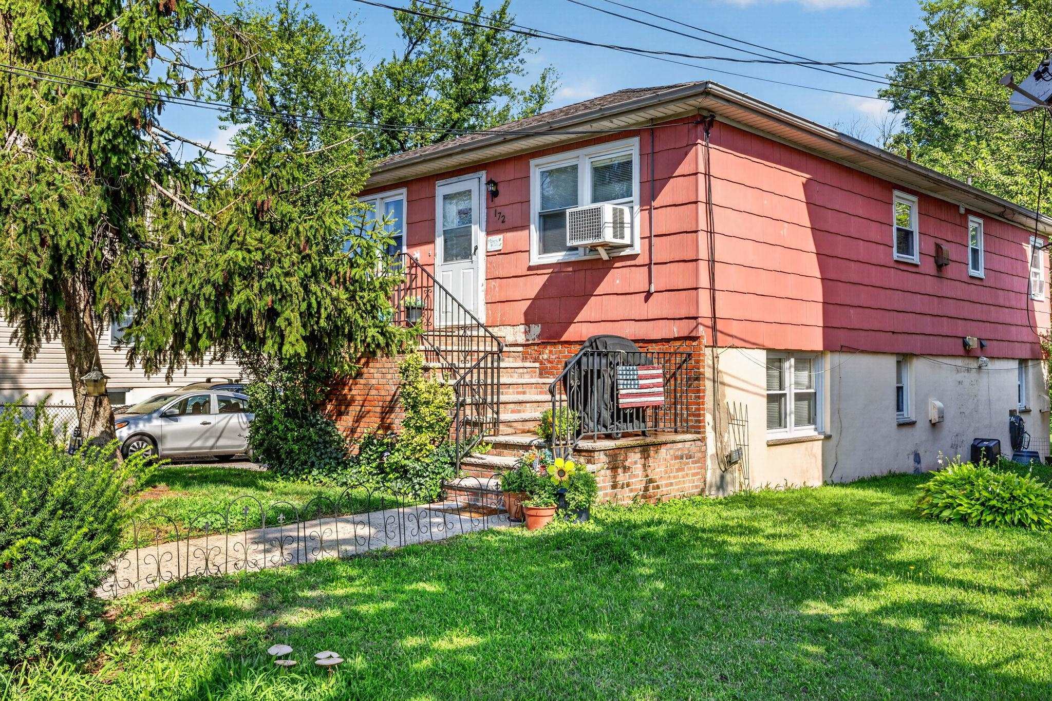 176 Meadow Ln, Secaucus, NJ 07094 photo