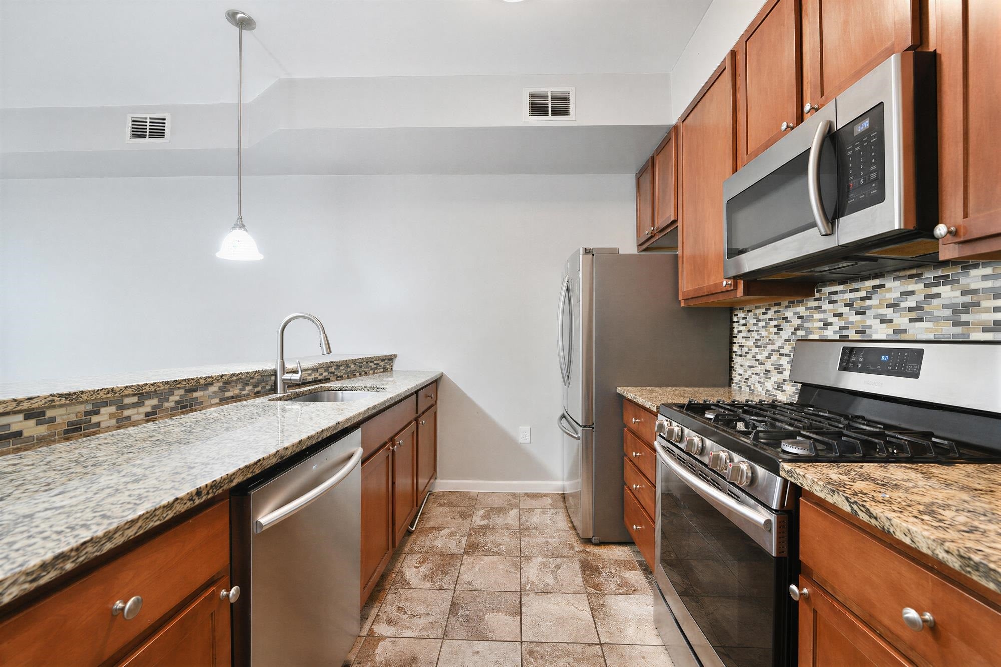612 12th St, Union City, NJ 07087 photo