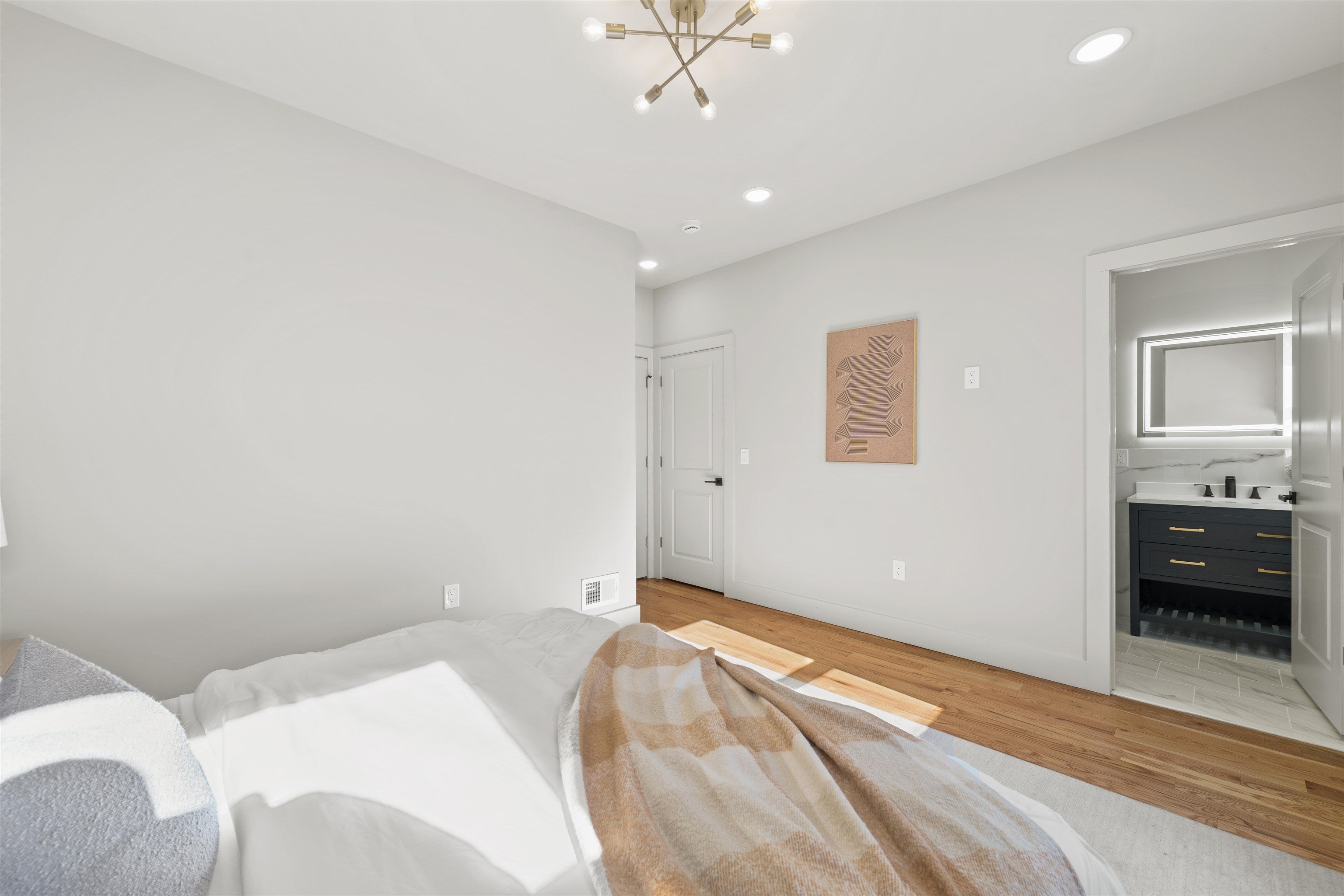 279 Pearsall Ave, Jersey City, NJ 07305 photo