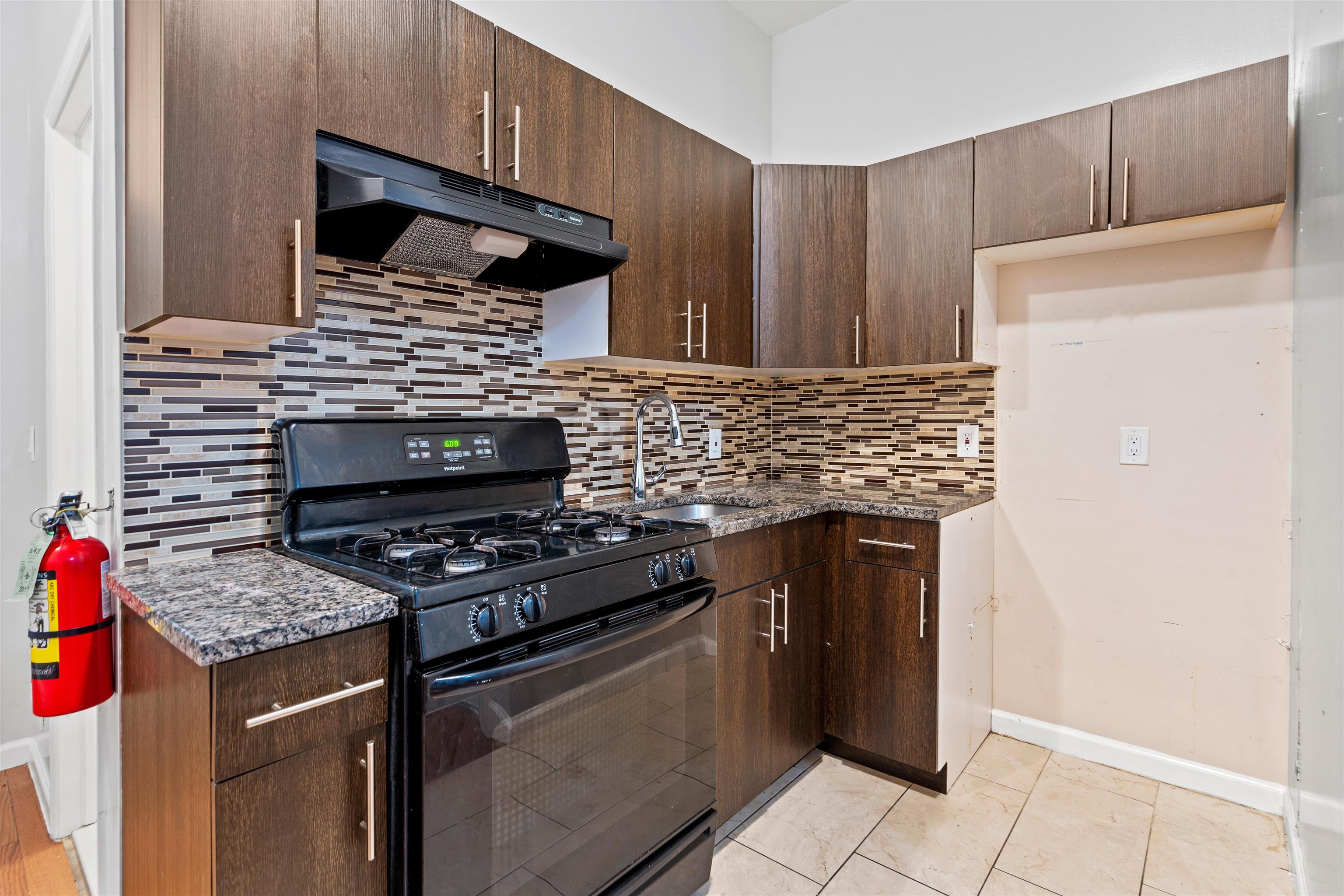 1307 51, North Bergen, NJ 07047 photo