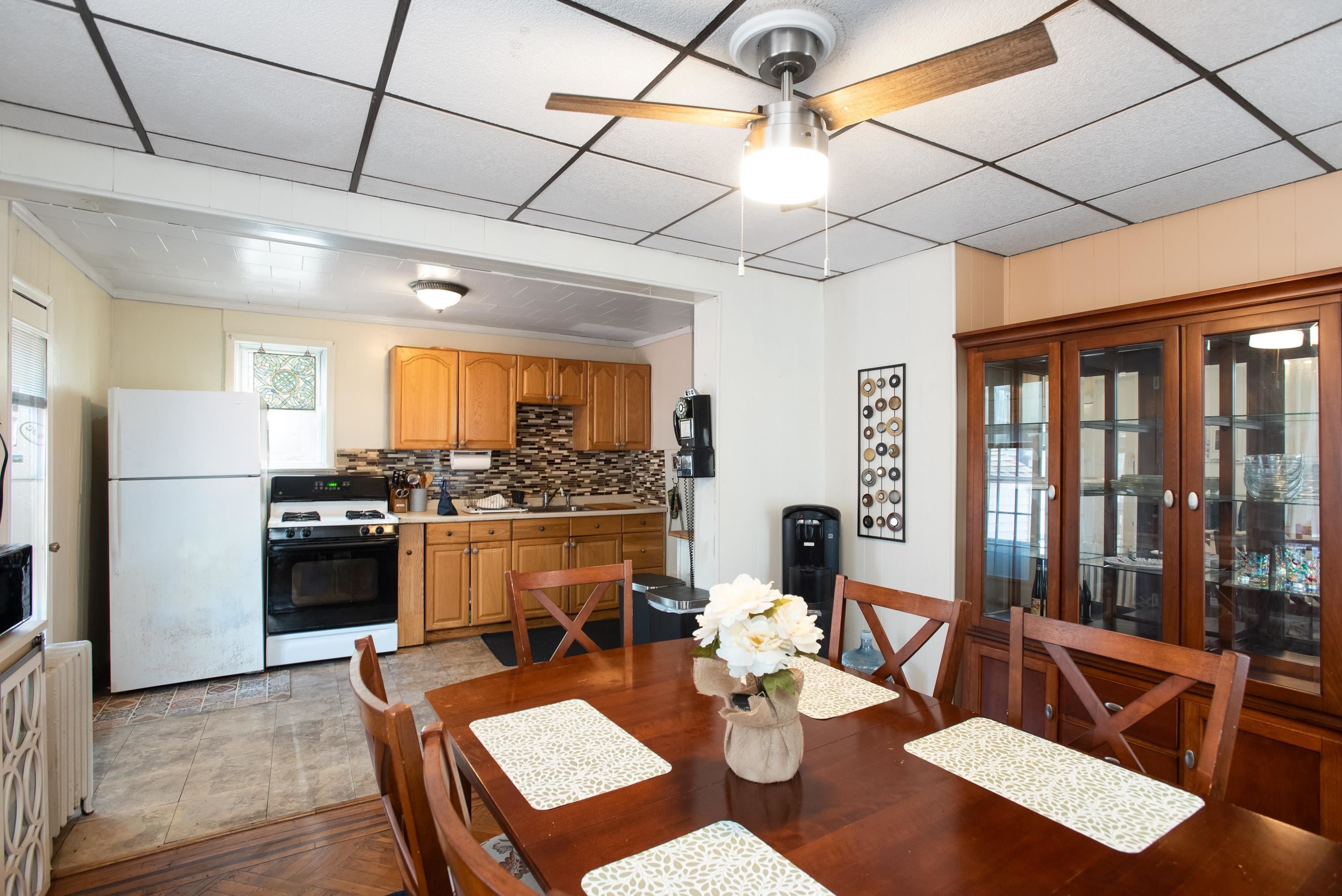 196 Custer Ave, Jersey City, NJ 07305 photo