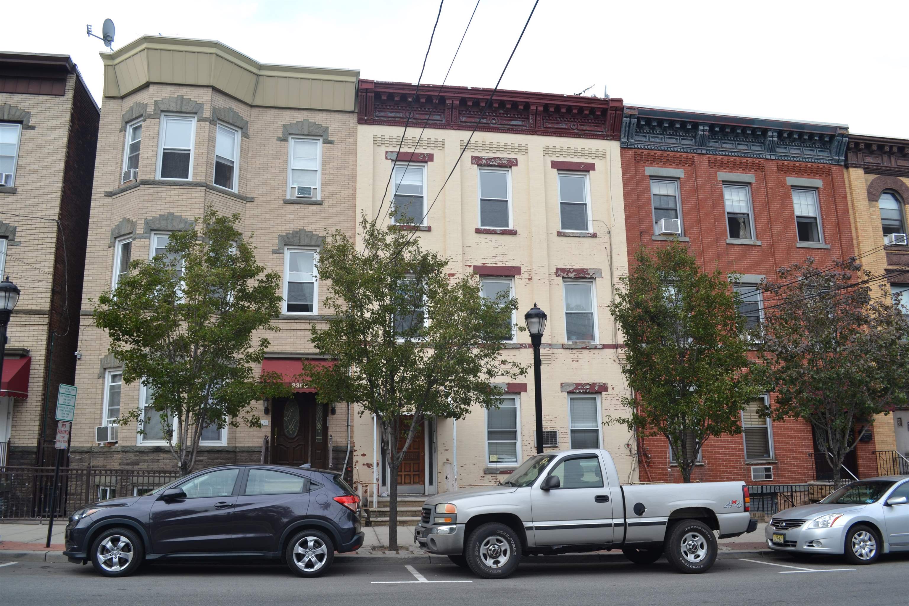 2305 New York Ave, Union City, NJ 07087