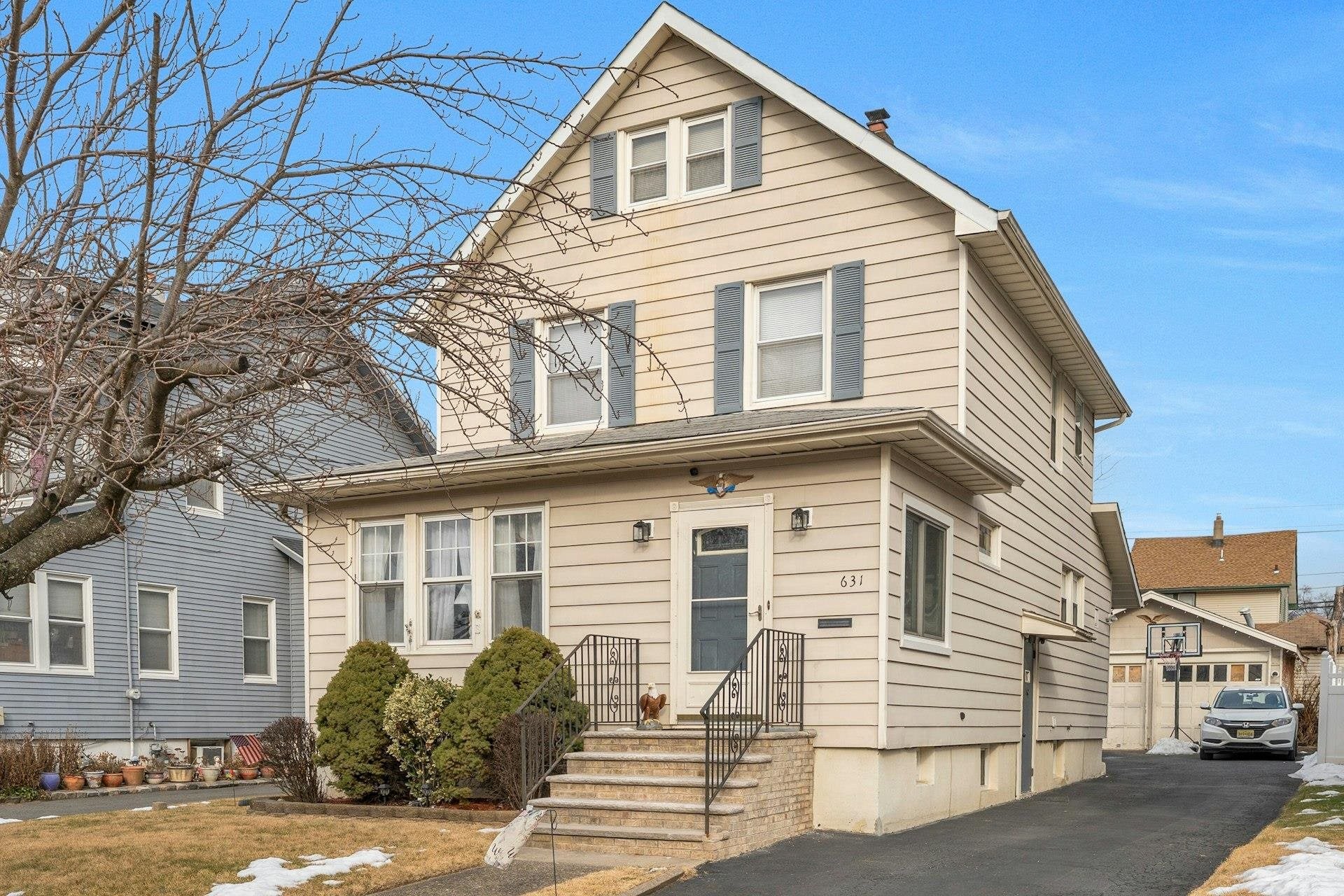 631 6th Ave, Lyndhurst, NJ 07071