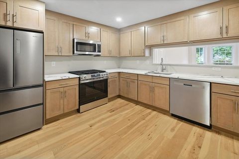 Condominium in Jersey City, West Bergen NJ 86 Cottonwood St 12.jpg