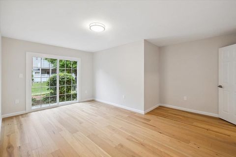 Condominium in Jersey City, West Bergen NJ 86 Cottonwood St 17.jpg