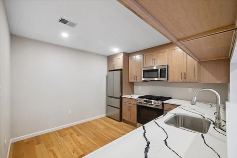 Condominium in Jersey City, West Bergen NJ 86 Cottonwood St 10.jpg