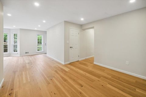 Condominium in Jersey City, West Bergen NJ 86 Cottonwood St 4.jpg