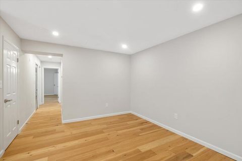 Condominium in Jersey City, West Bergen NJ 86 Cottonwood St 21.jpg