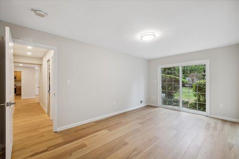 Condominium in Jersey City, West Bergen NJ 86 Cottonwood St 16.jpg