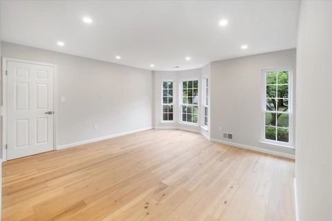 Condominium in Jersey City, West Bergen NJ 86 Cottonwood St 6.jpg