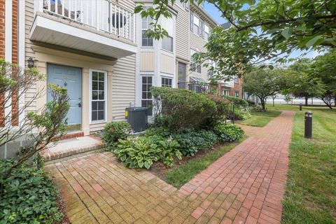 Condominium in Jersey City, West Bergen NJ 86 Cottonwood St.jpg