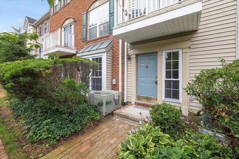Condominium in Jersey City, West Bergen NJ 86 Cottonwood St 25.jpg