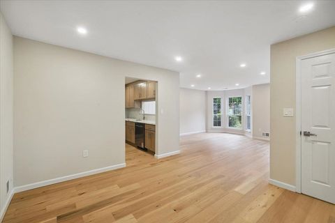 Condominium in Jersey City, West Bergen NJ 86 Cottonwood St 3.jpg