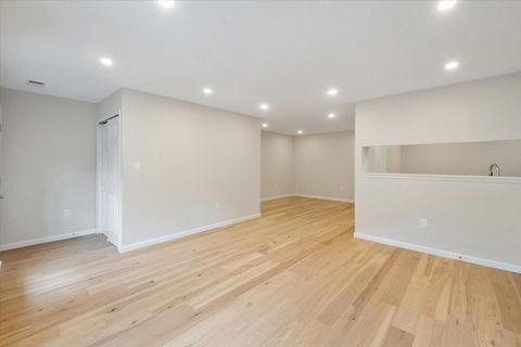 Condominium in Jersey City, West Bergen NJ 86 Cottonwood St 7.jpg
