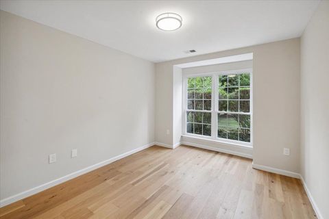 Condominium in Jersey City, West Bergen NJ 86 Cottonwood St 18.jpg