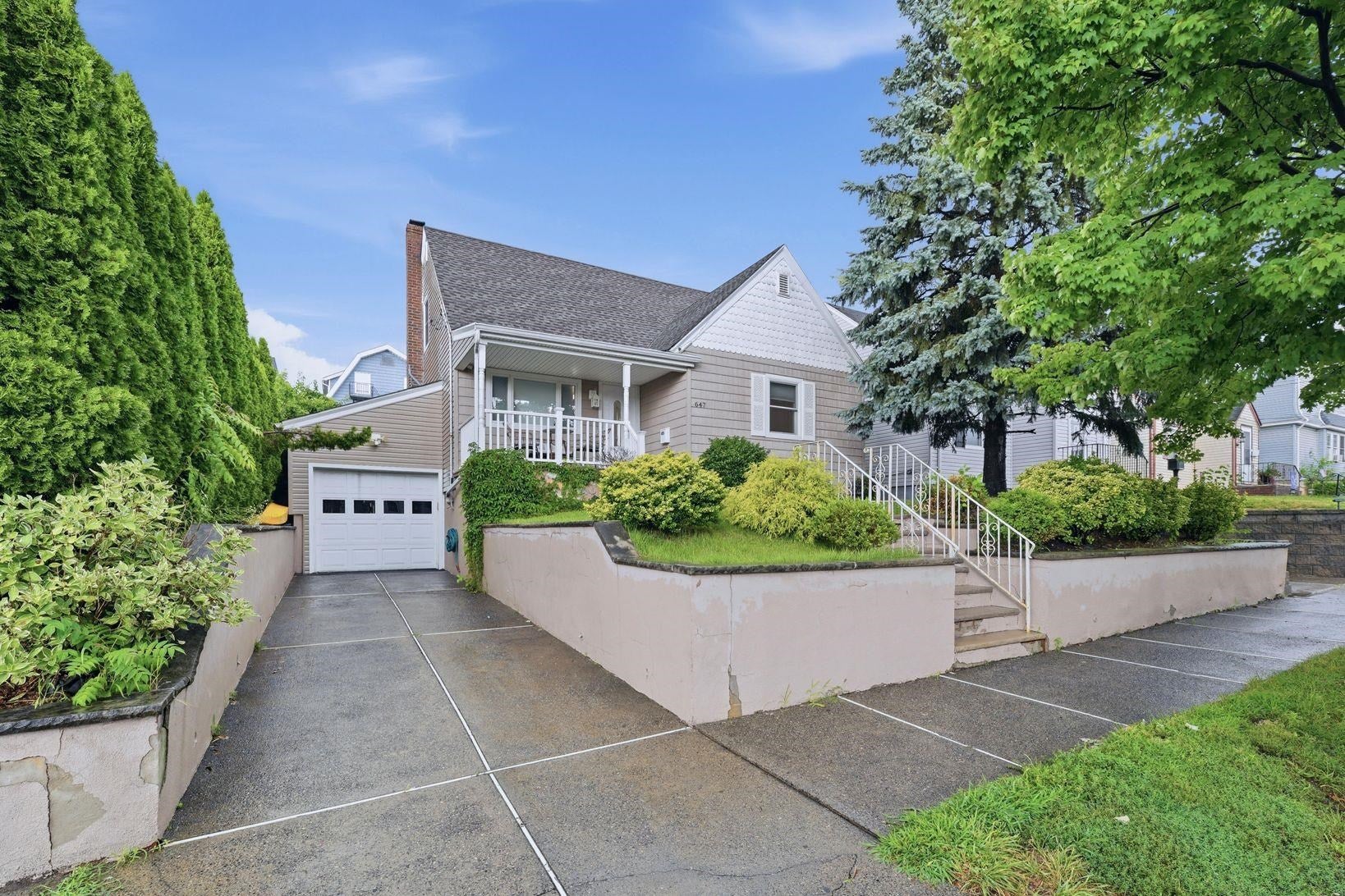 647 649 Devon St, Kearny, NJ 07032