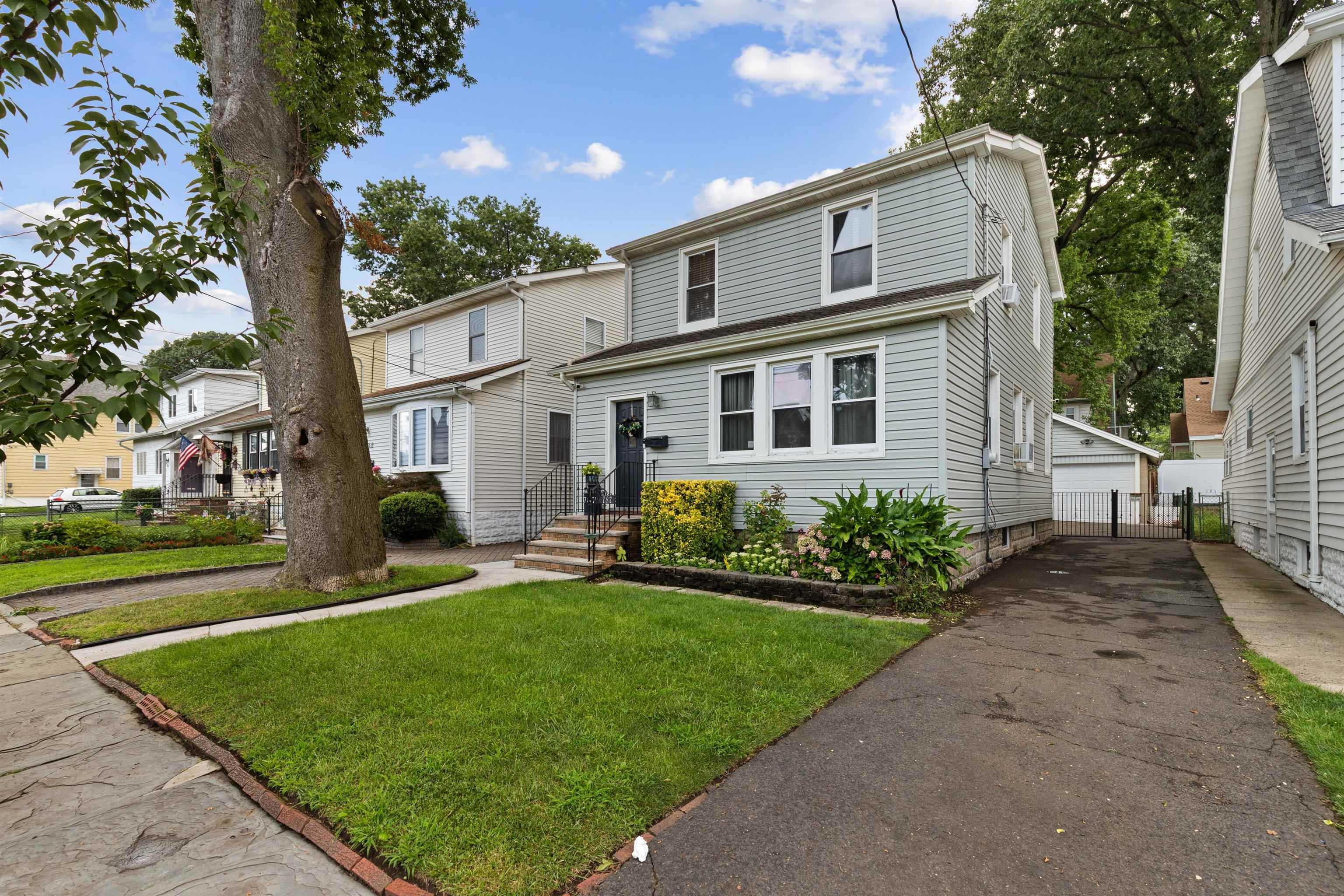 785 Devon St, Kearny, NJ 07032 photo