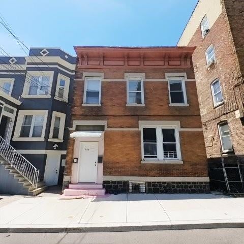 325 52nd St, West New York, NJ 07094