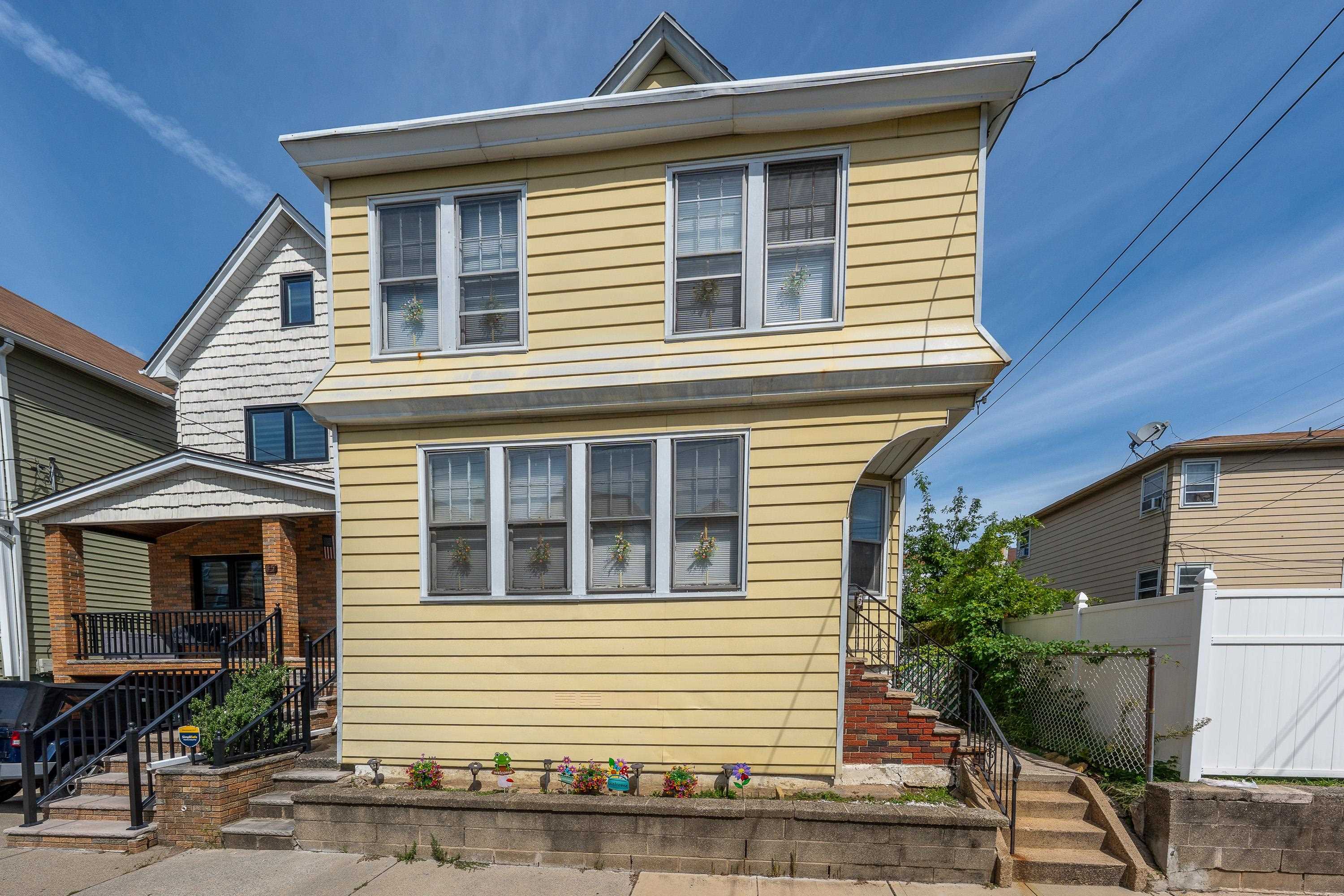 47 27th St, Bayonne, NJ 07002
