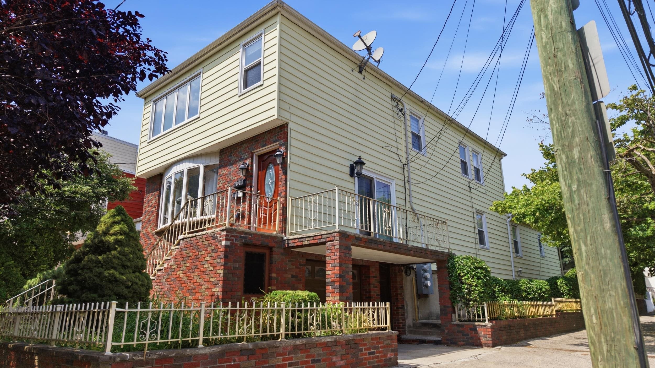 27 Mechanic St, Bayonne, NJ 07002