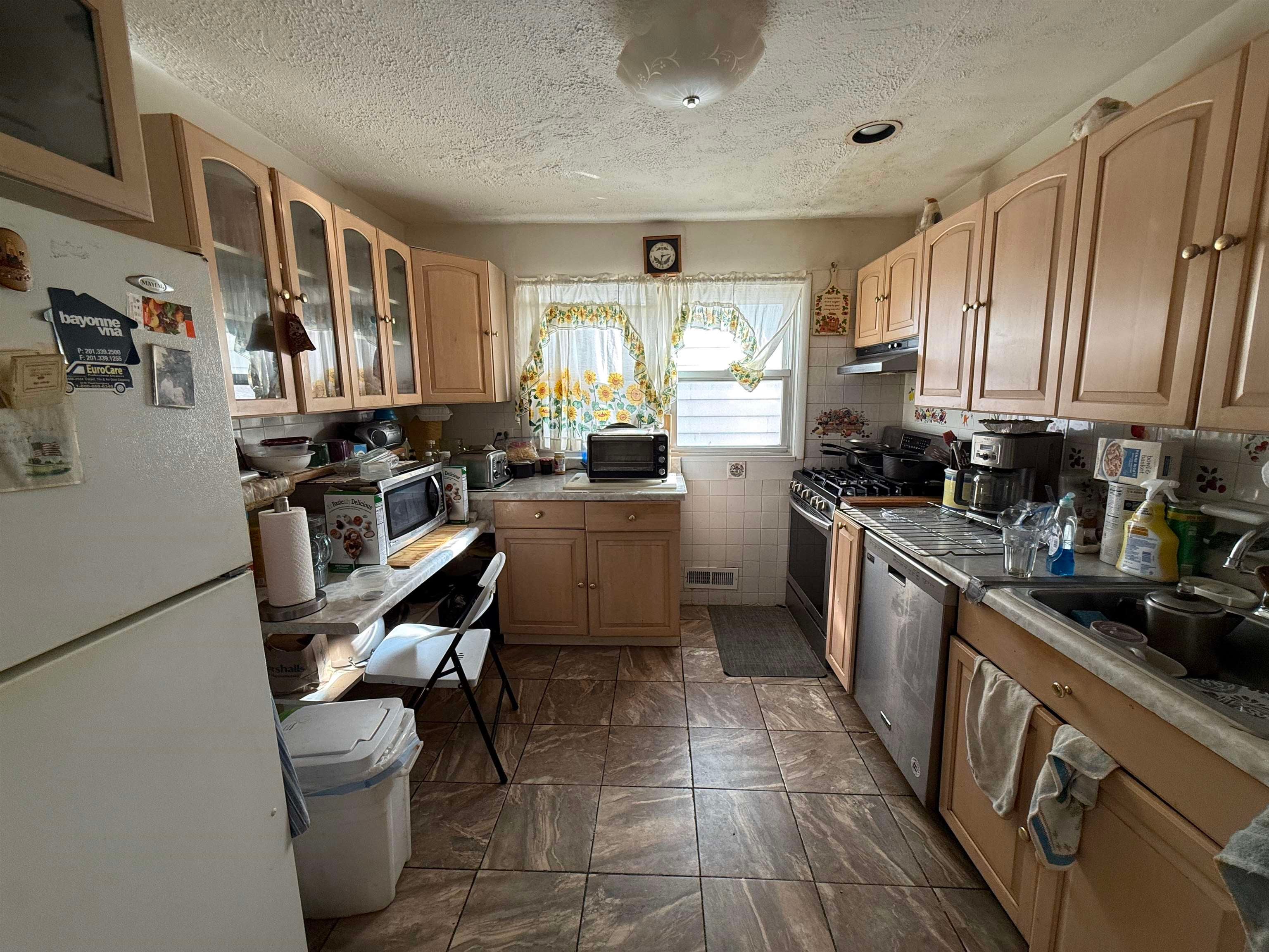 39 Colonial Dr, Bayonne, NJ 07002 photo