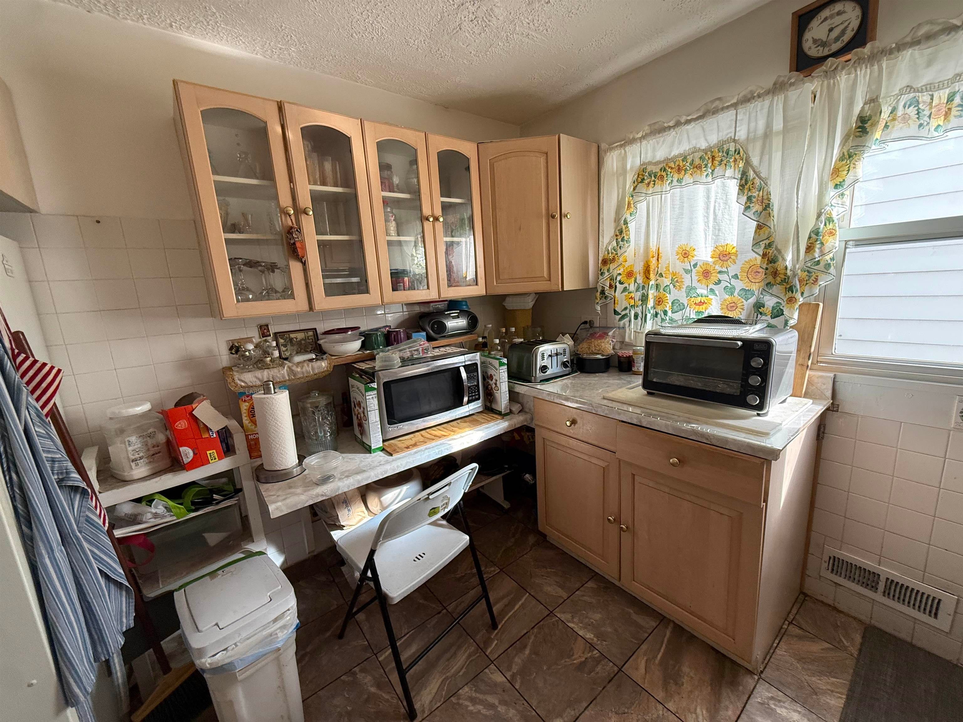 39 Colonial Dr, Bayonne, NJ 07002 photo