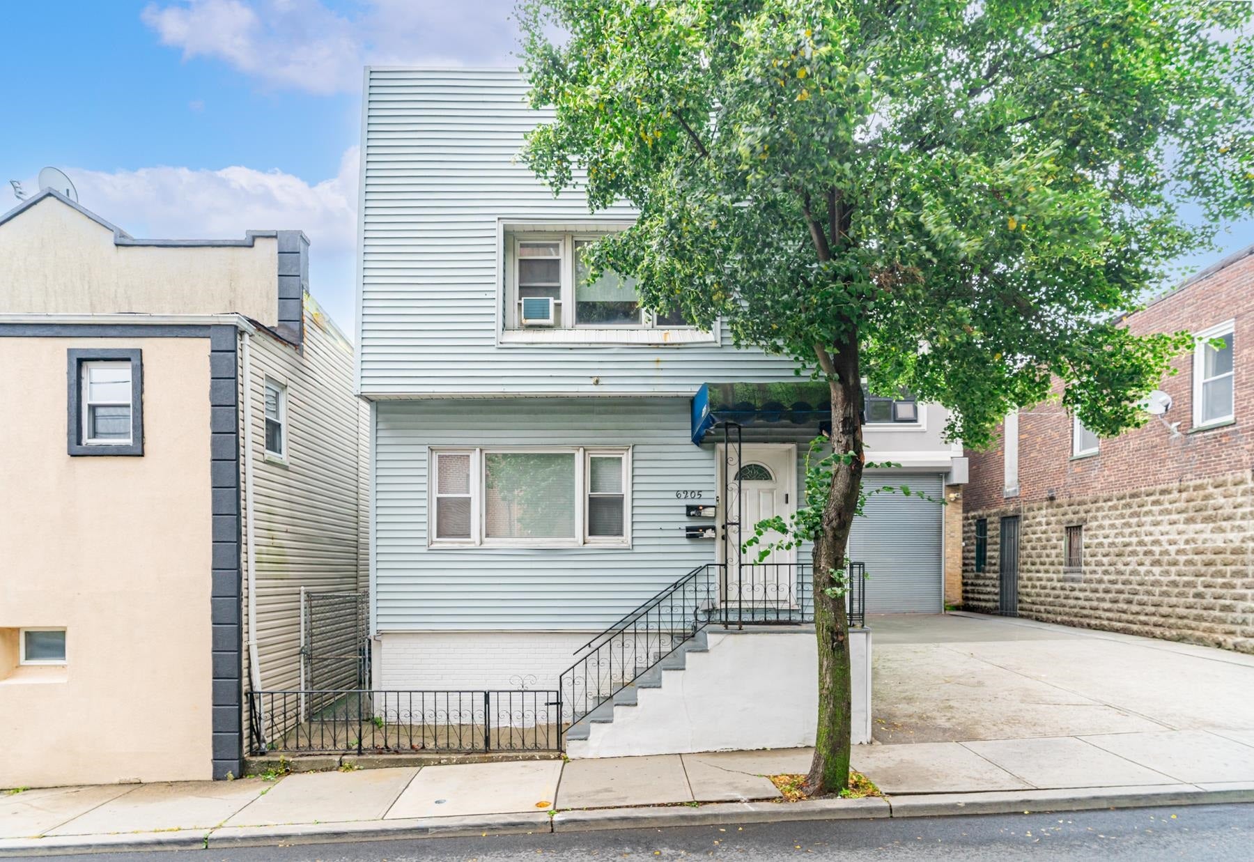 6205 Adams St, West New York, NJ 07093