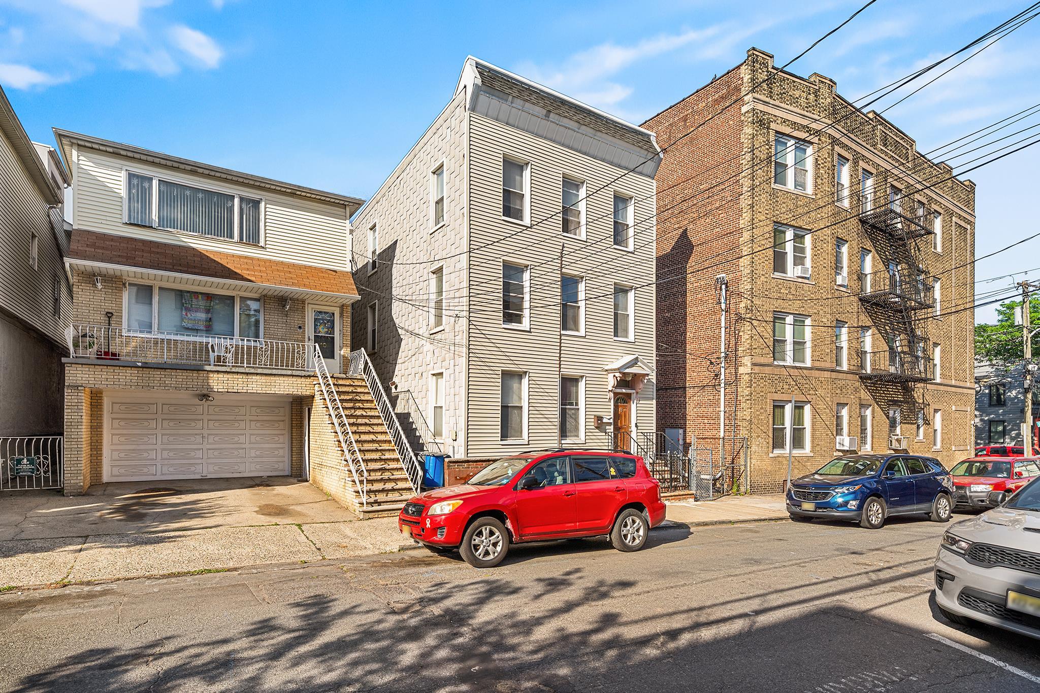 8 Manhattan Ave, Jersey City, NJ 07307