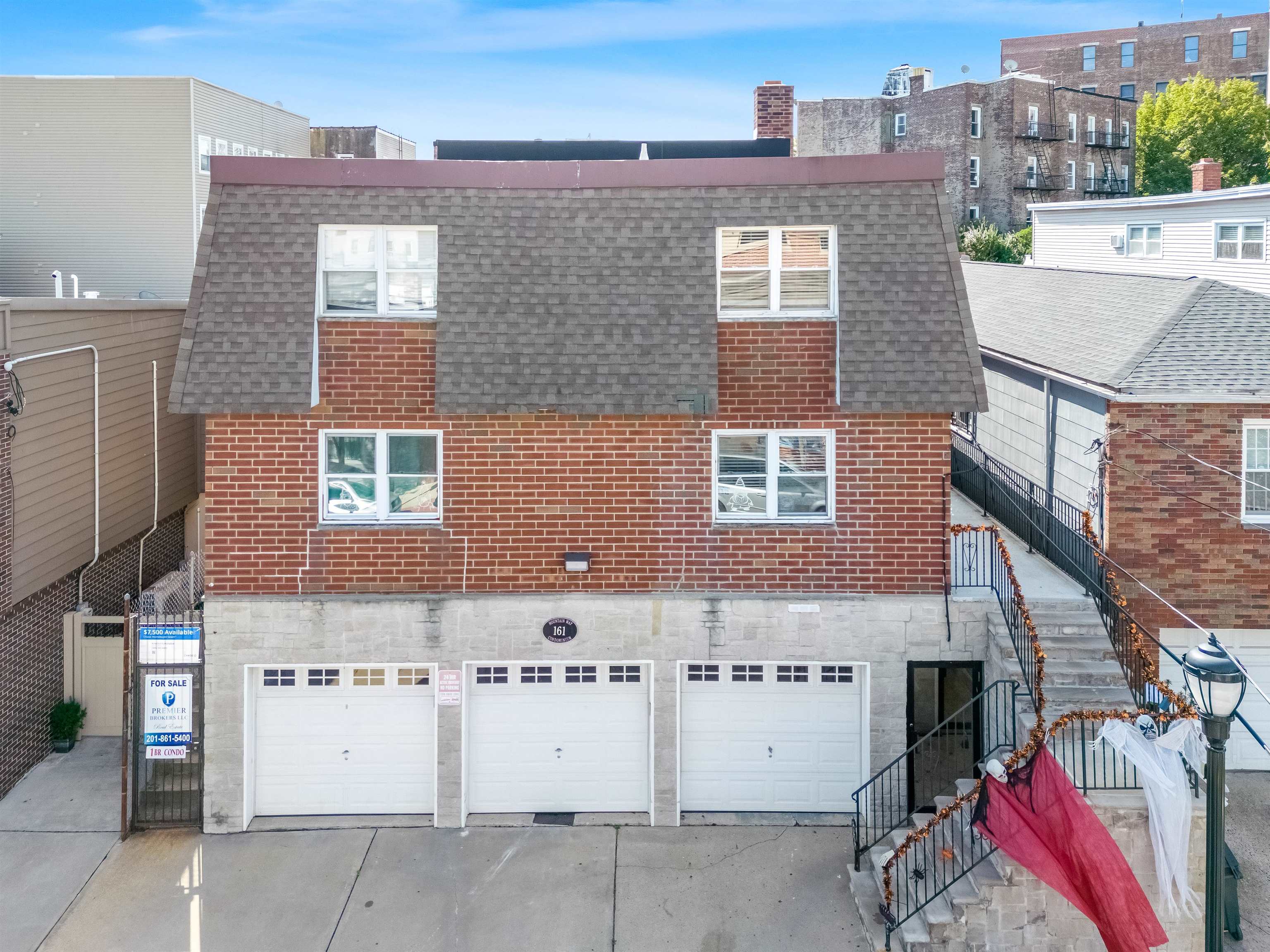 161 18th St, Union City, NJ 07087