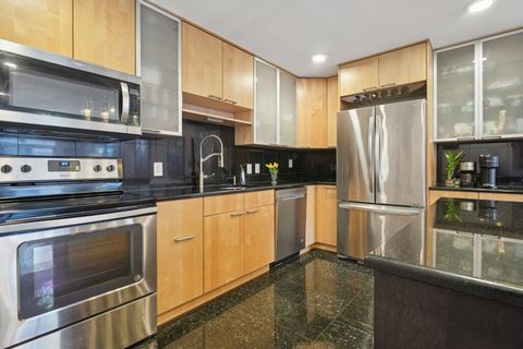 Condominium in Jersey City, Greenville NJ 208 Shearwater Ct West Ct #53 6.jpg