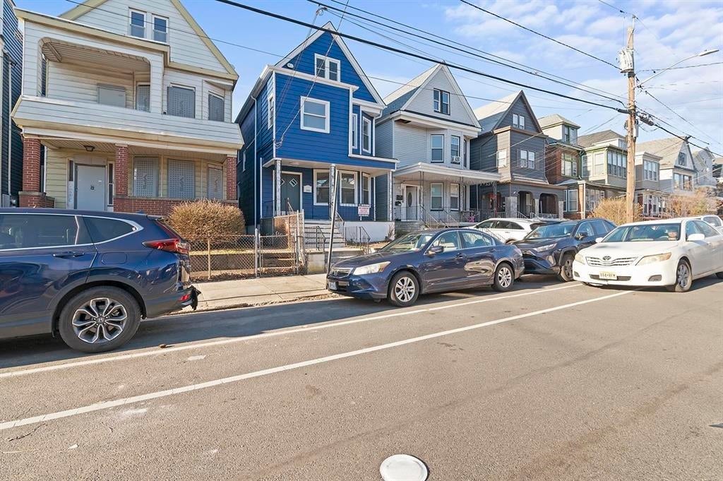 149 Wegman Pkwy, Jersey City, NJ 07305