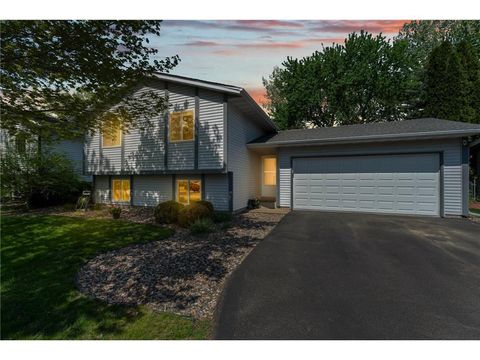 Single Family Residence in Farmington MN 18070 Echo DRIVE.jpg