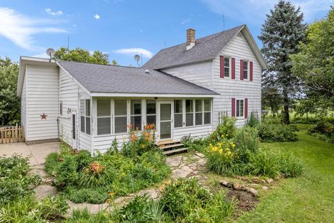 Single Family Residence in Houston MN 32653 Stinson Ridge ROAD.jpg