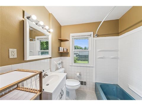 Single Family Residence in Saint Paul MN 1610 Idaho AVENUE 9.jpg