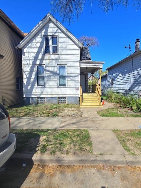 Single Family Residence in Milwaukee WI 1639 S 7th STREET.jpg