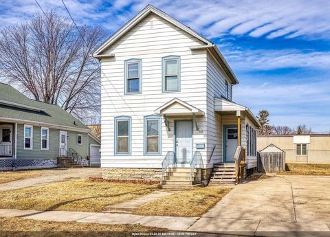 Single Family Residence in Oshkosh WI 814 Waugoo AVENUE.jpg
