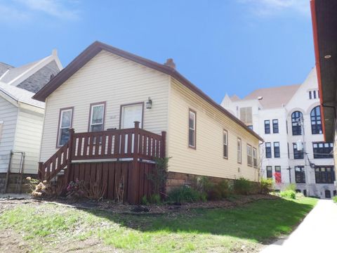 Single Family Residence in Milwaukee WI 1211 W Walker STREET.jpg
