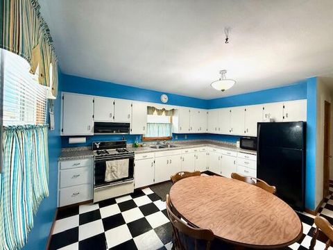 Single Family Residence in Caledonia MN 819 Washington STREET EAST STREET 4.jpg