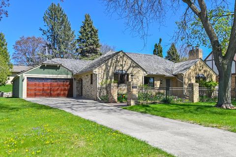 Single Family Residence in Milwaukee WI 3126 N Argonne DRIVE.jpg