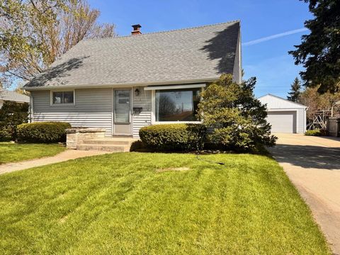 Single Family Residence in Milwaukee WI 2432 W Whitaker AVENUE.jpg