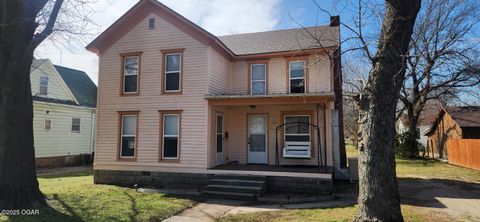 Single Family Residence in Columbus KS 509 Pennsylvania Avenue.jpg