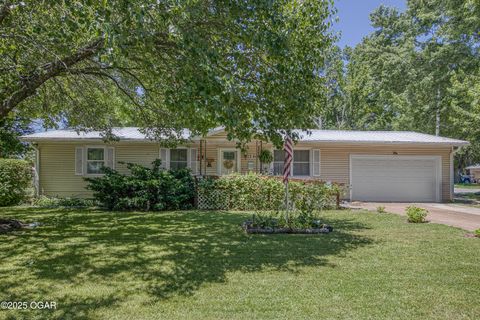 Single Family Residence in Parsons KS 1401 Richard Avenue Ave.jpg