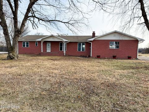 Single Family Residence in Columbus KS 1022 High School Avenue.jpg
