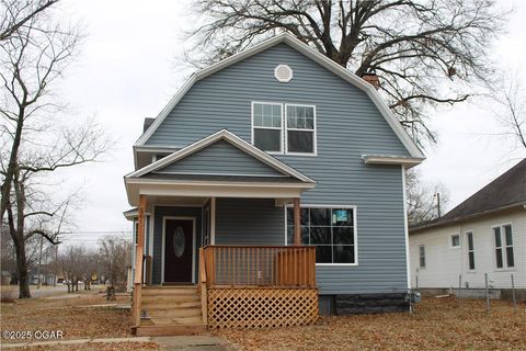 Single Family Residence in Pittsburg KS 501 8th Street.jpg