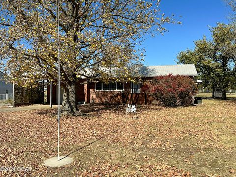 Single Family Residence in Columbus KS 1127 Country Road.jpg
