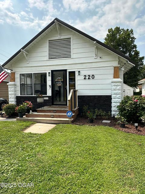 Single Family Residence in Pittsburg KS 220 22nd Street.jpg